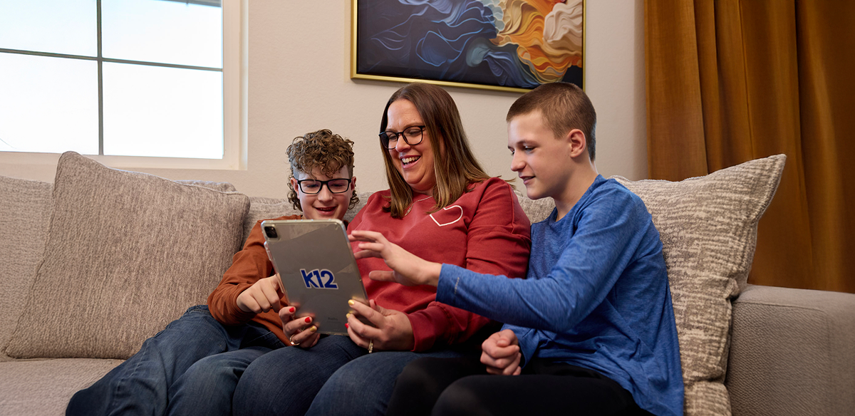 kids looking the iPad