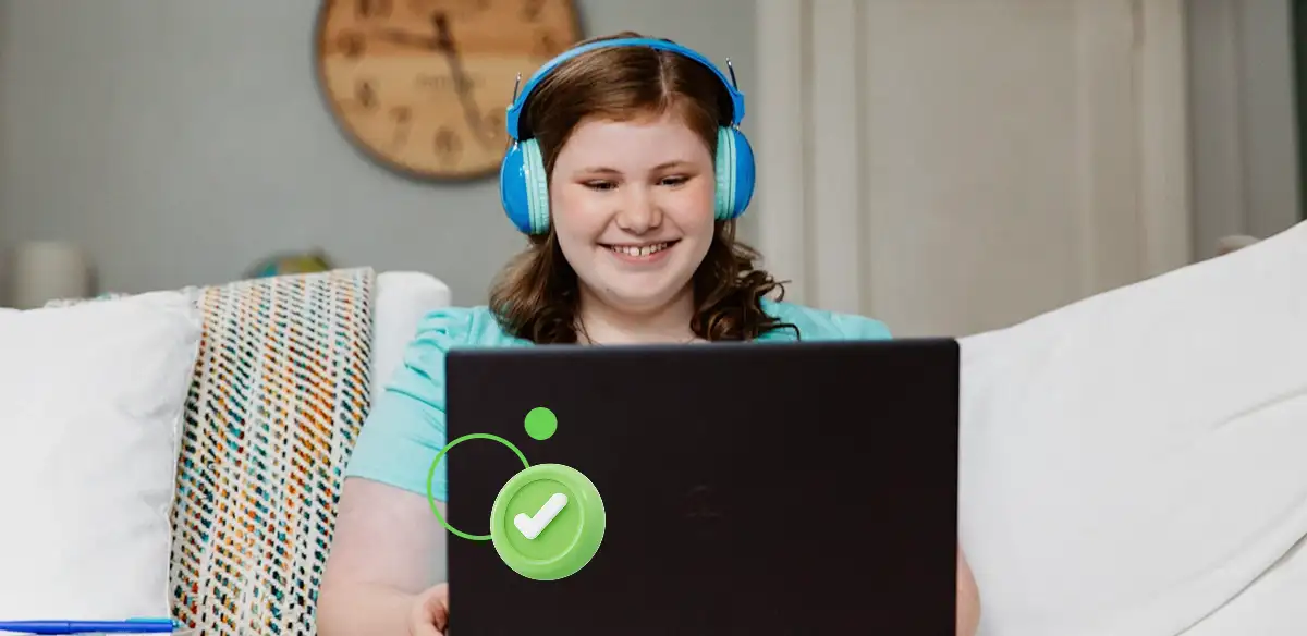 girl smiling and using the computer